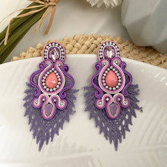 Aretes hecho a mano de hilo lila rosado