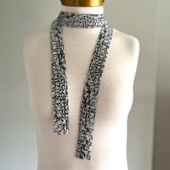 Collar bufanda malla metalica animal print blanco negro