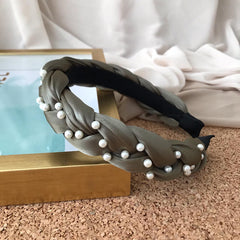 Diadema trenzada seda aplique perlitas verde olivo