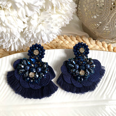 Aretes Uma,  bordados a Mano color azul oscuro