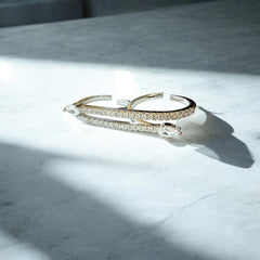 Anillo doble plateado con circones en acero inoxidable