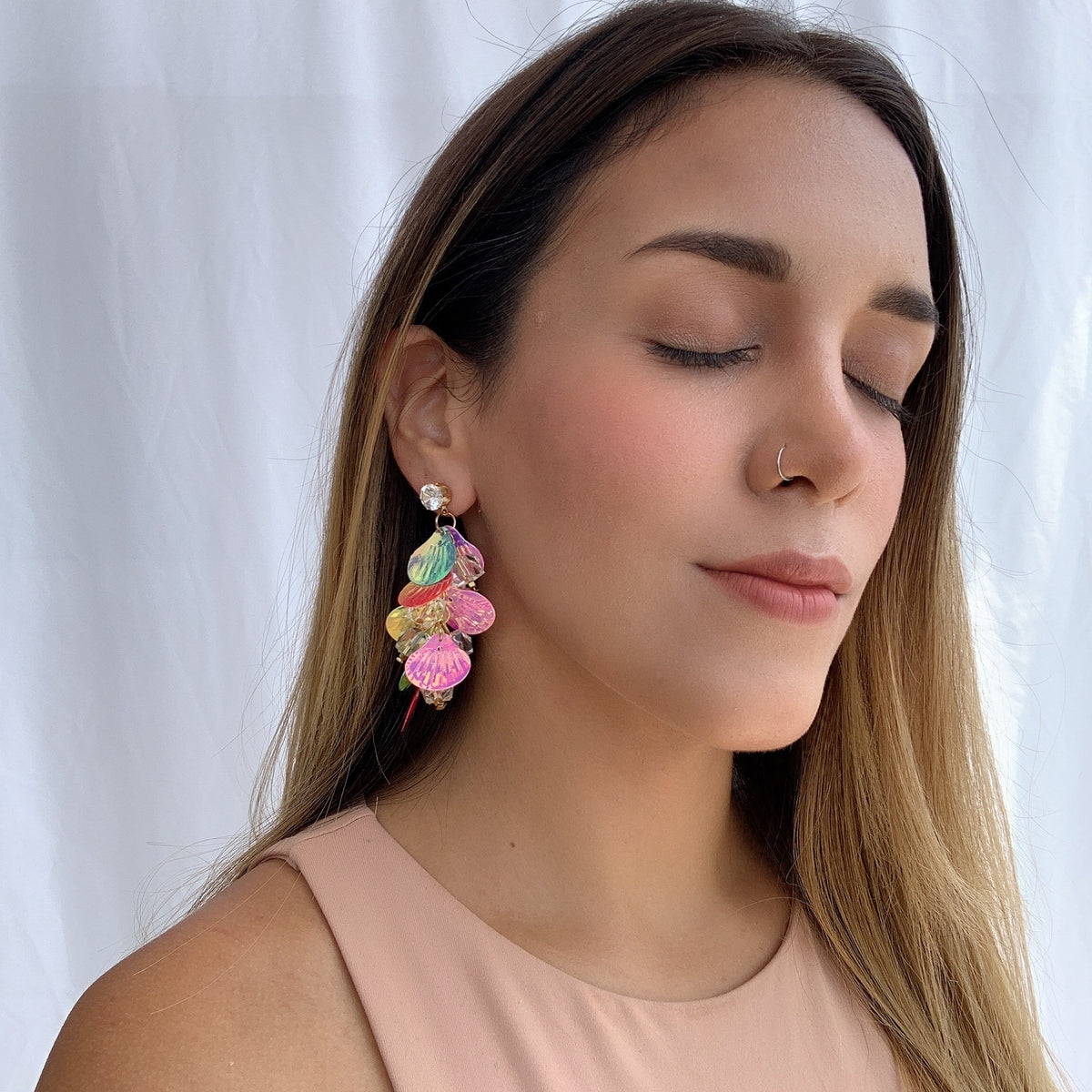 Aretes ice con conchitas tornasol