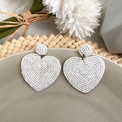 Aretes corazón hecho a mano blanco