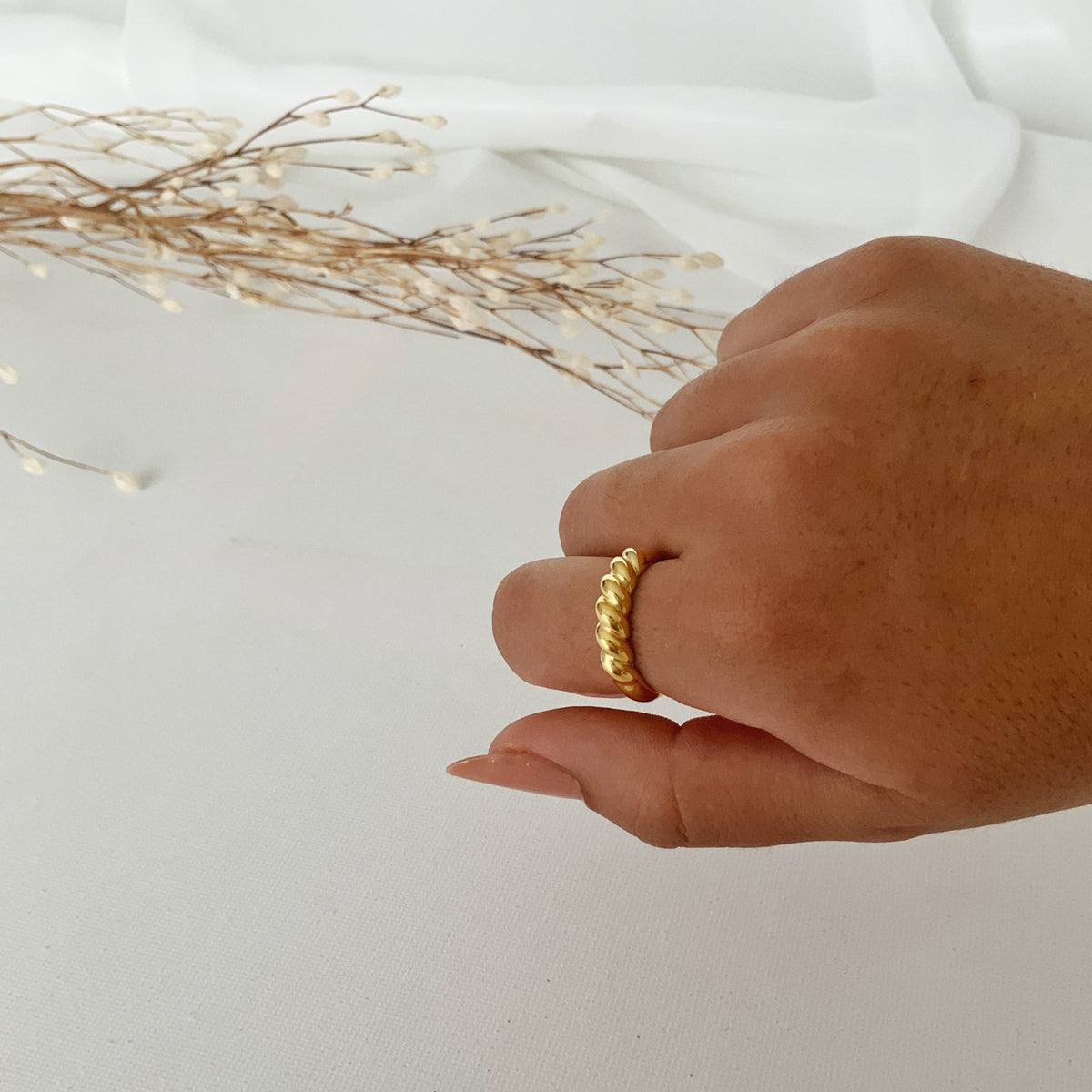 Anillo twist en plata 925 bañado en oro 18k Talla 6