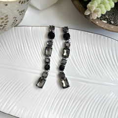 Aretes string cristales negro plomo