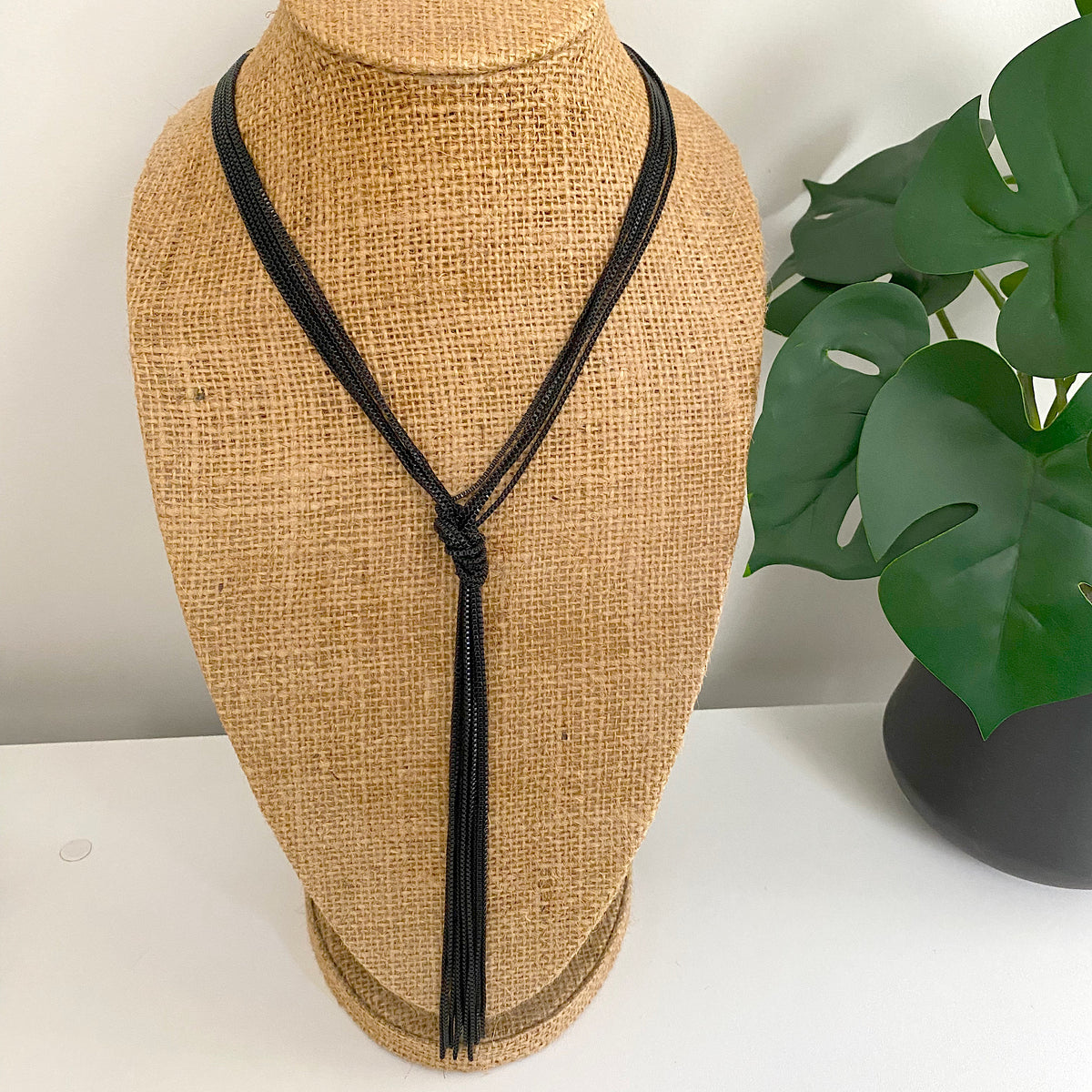 Collar nudo multicadena largo negro