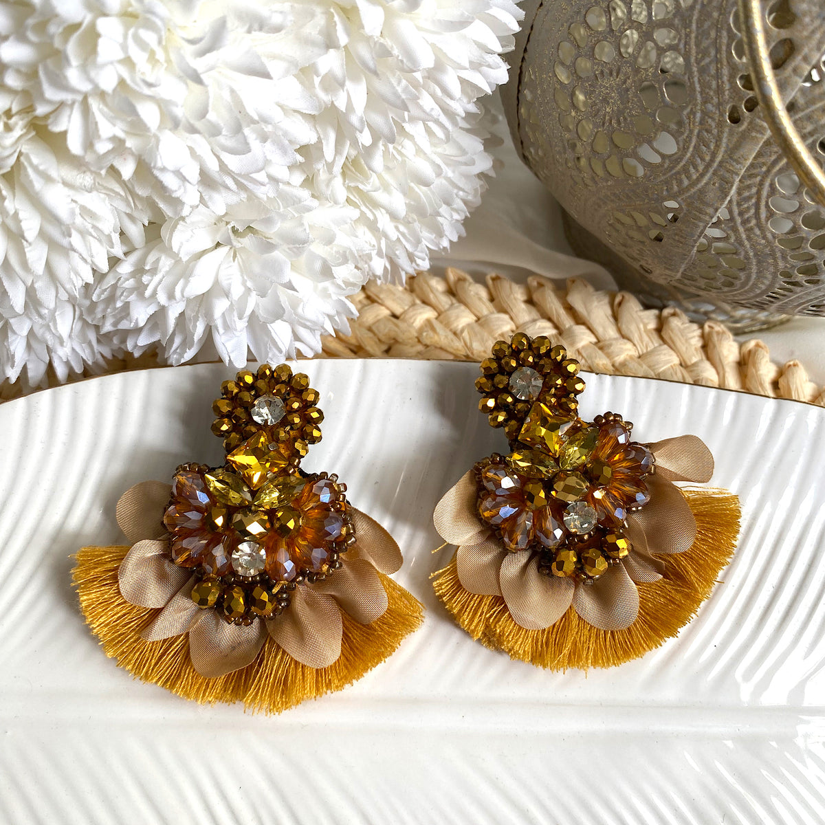 Aretes Uma,  bordados a Mano color dorado