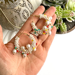 Aretes argollas perlas y puntos de color