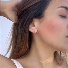 Mini argollas circones morados en plata 925 bañado en oro 18k