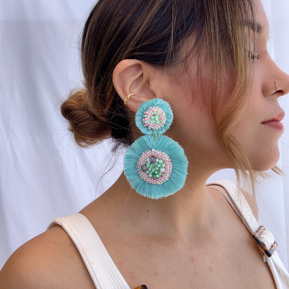 Aretes pompones celeste y rosa