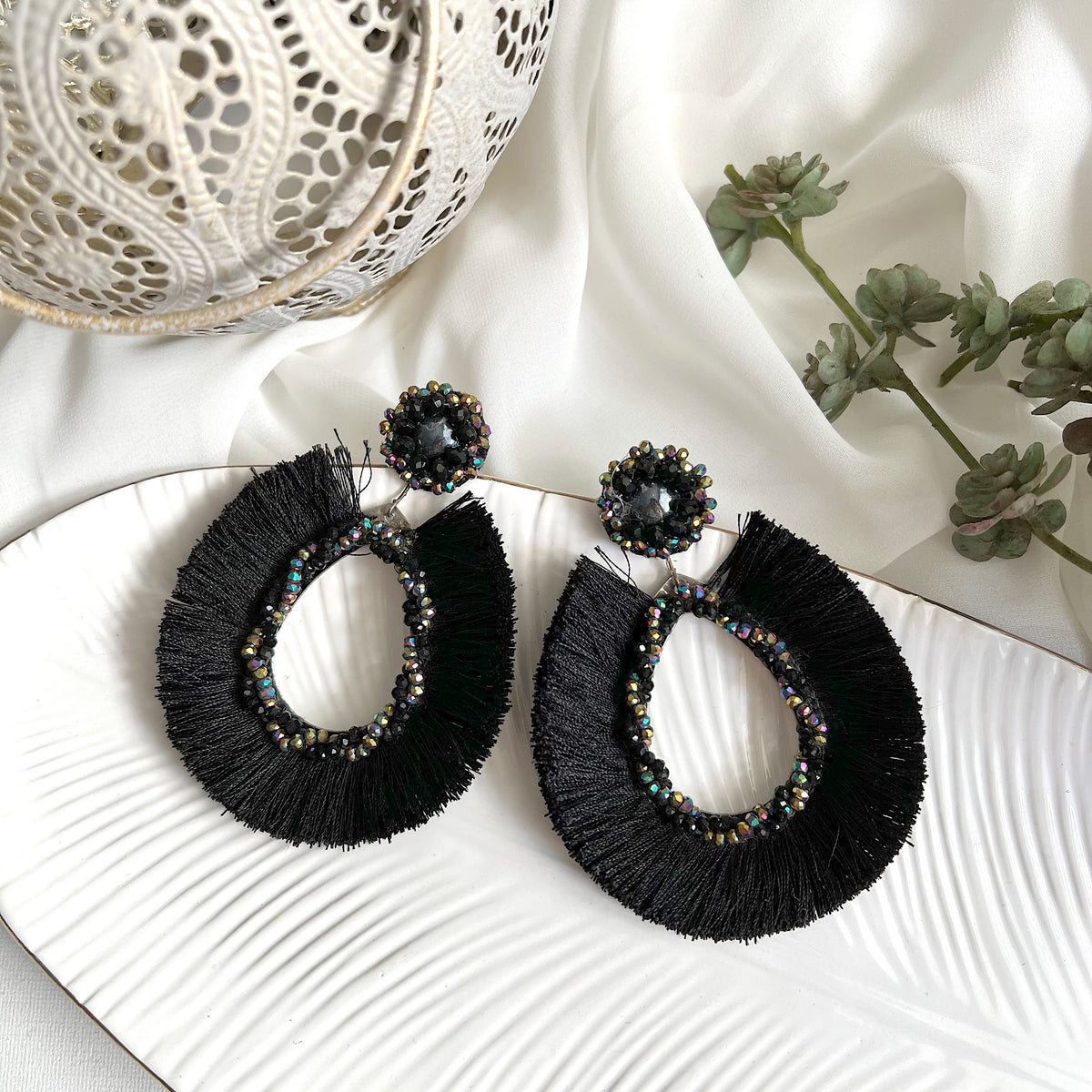 Aretes Mónica negro