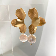 Aretes primavera perla dorado blanco