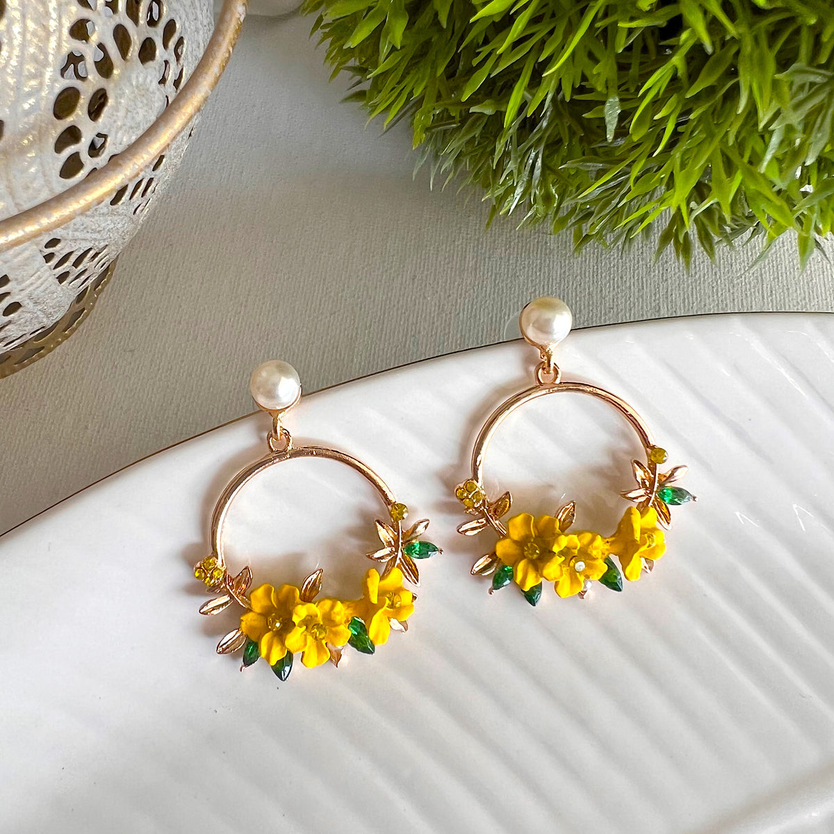 Aretes jardín de flores amarillo