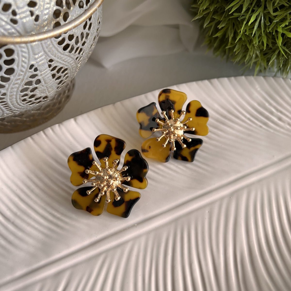 Aretes Miranda Flor carey marrón y negro