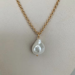 Collar con perla de rio enchapado en oro 18k