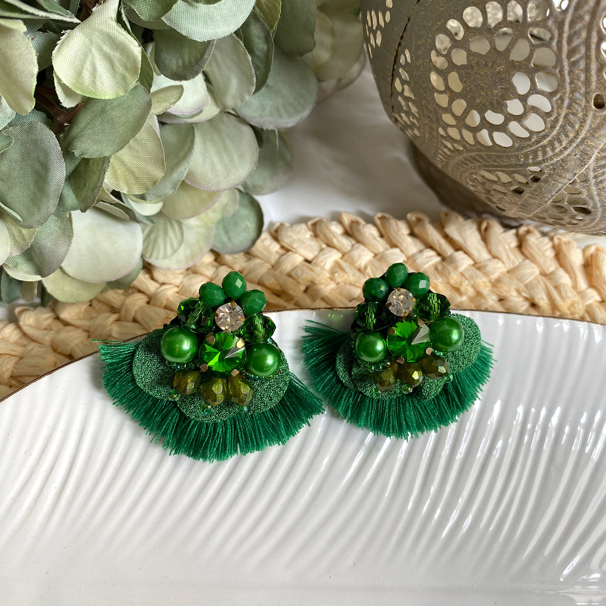 Aretes Mireia,  bordados a Mano color verde