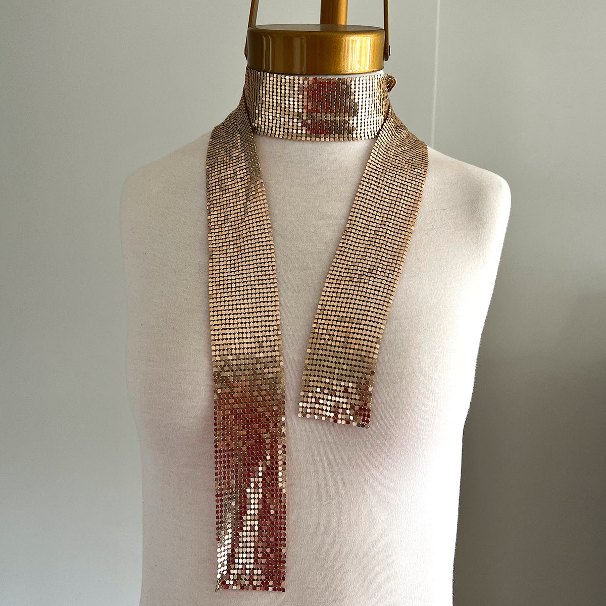 Collar bufanda malla metalica dorado