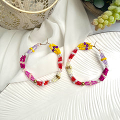 Aretes argollas mostacillas fucsia, amarillo, perla