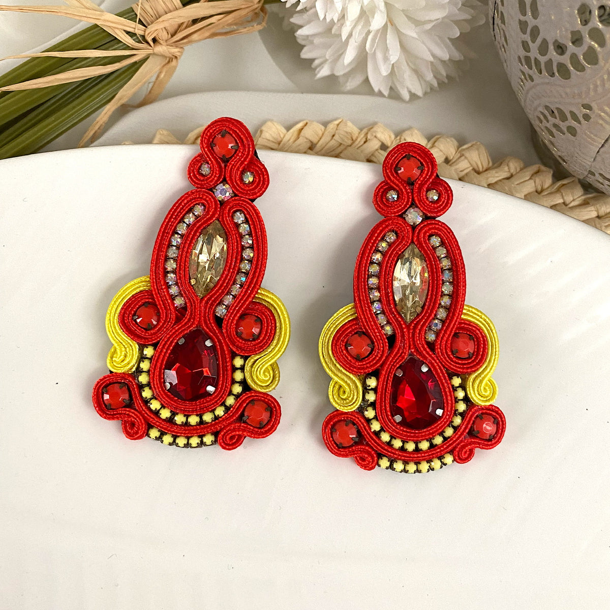Aretes hecho a mano soutache rojo amarrillo