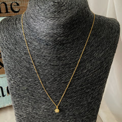 Collar con dije de estrella con punto de luz plata 925 enchapado en oro 18k