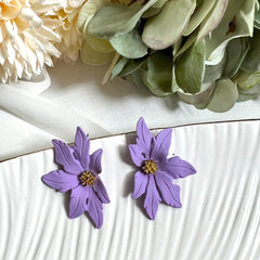 Aretes media flor lila