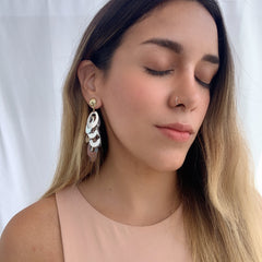 Aretes cascada tornasol plateado