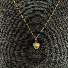 Collar con dije de corazón enchapado en oro 18k