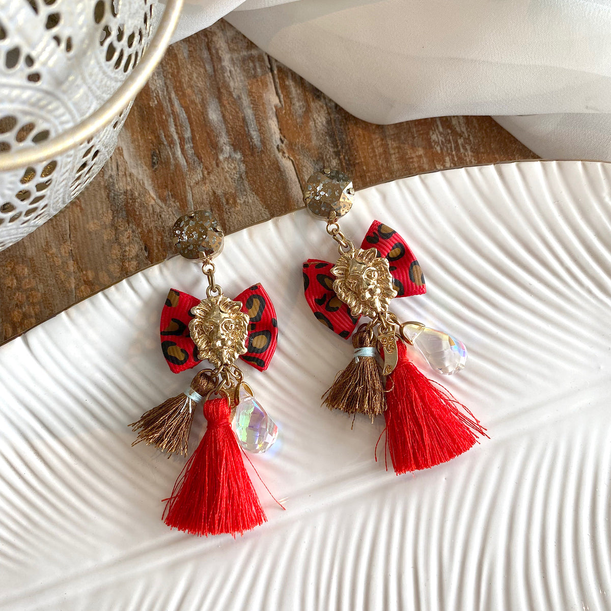 Aretes lazo animal print rojo