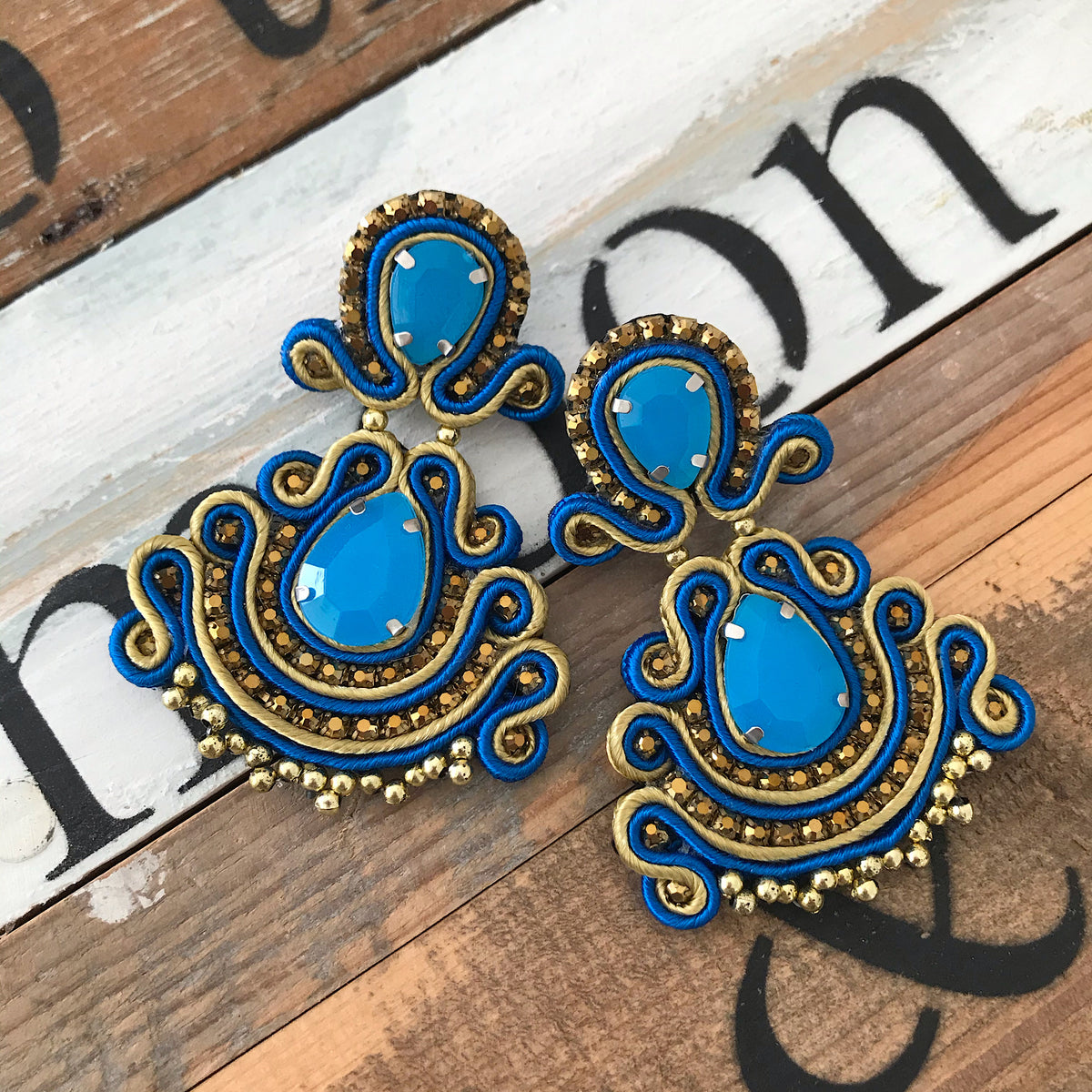 Aretes Idol soutache turqueza dorado