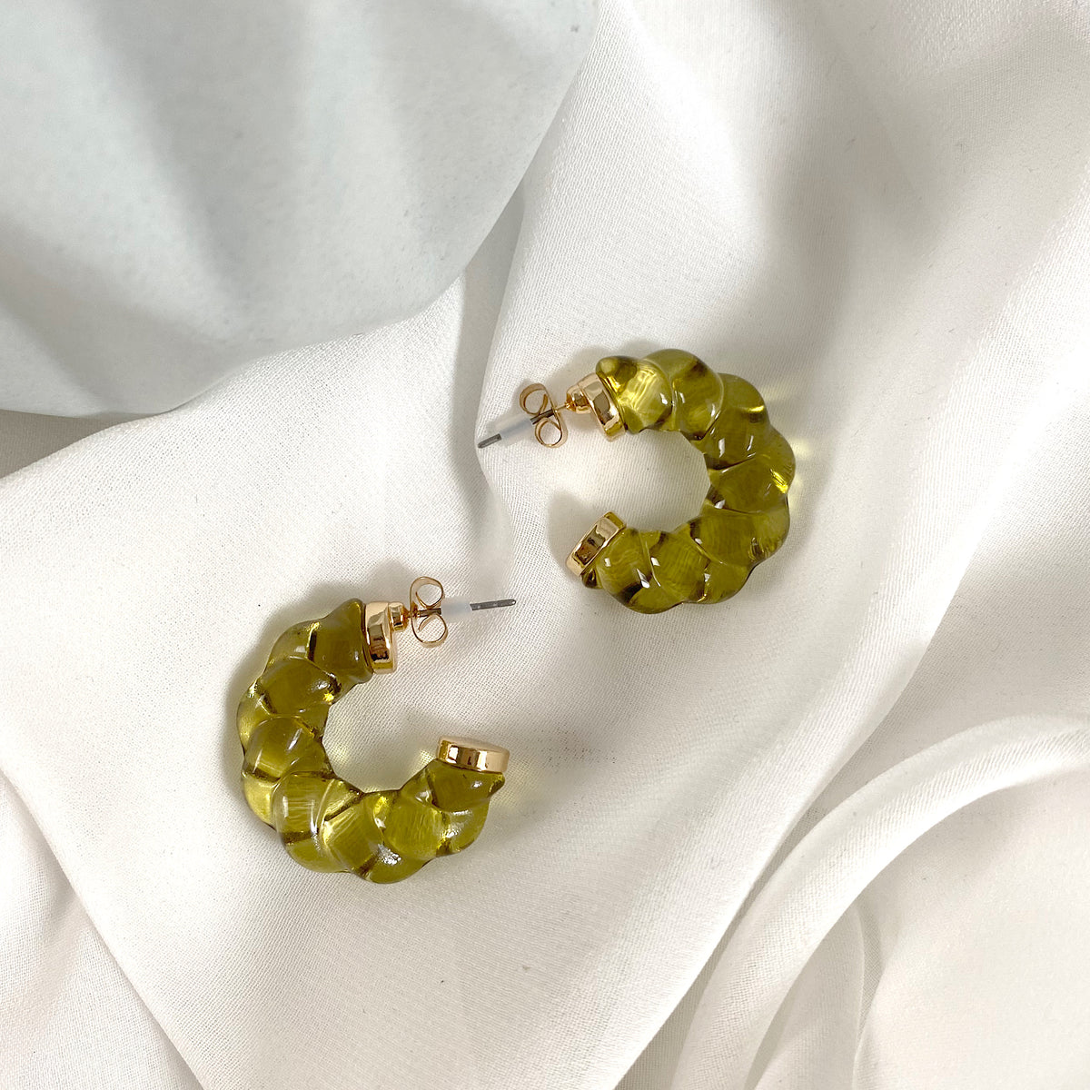 Aretes argollas acrílicas twist verde