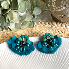 Aretes Mireia,  bordados a Mano color turqueza