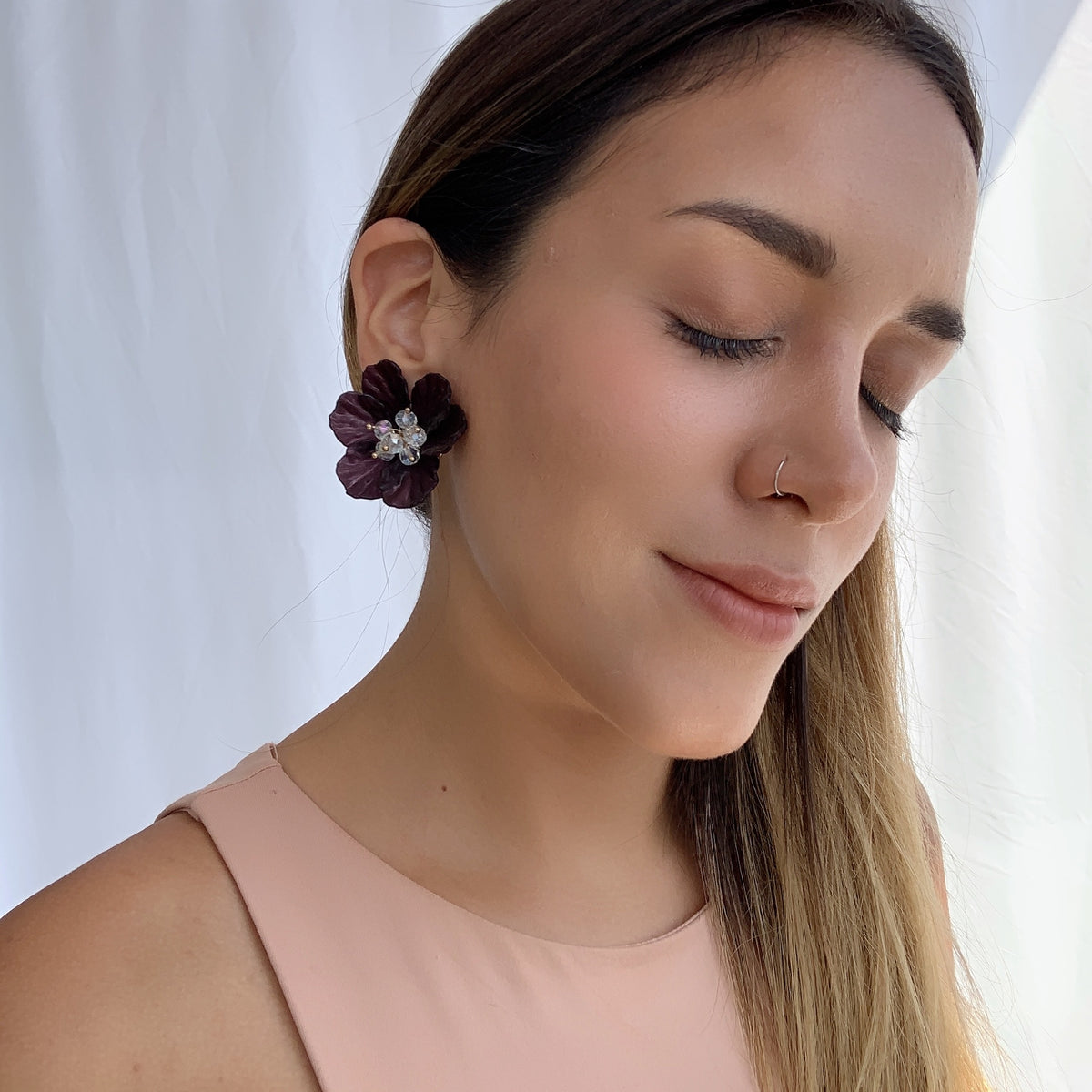 Aretes florecilla negro