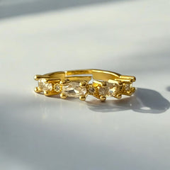 Anillo Regulable Dorado estilo corona con Circonias