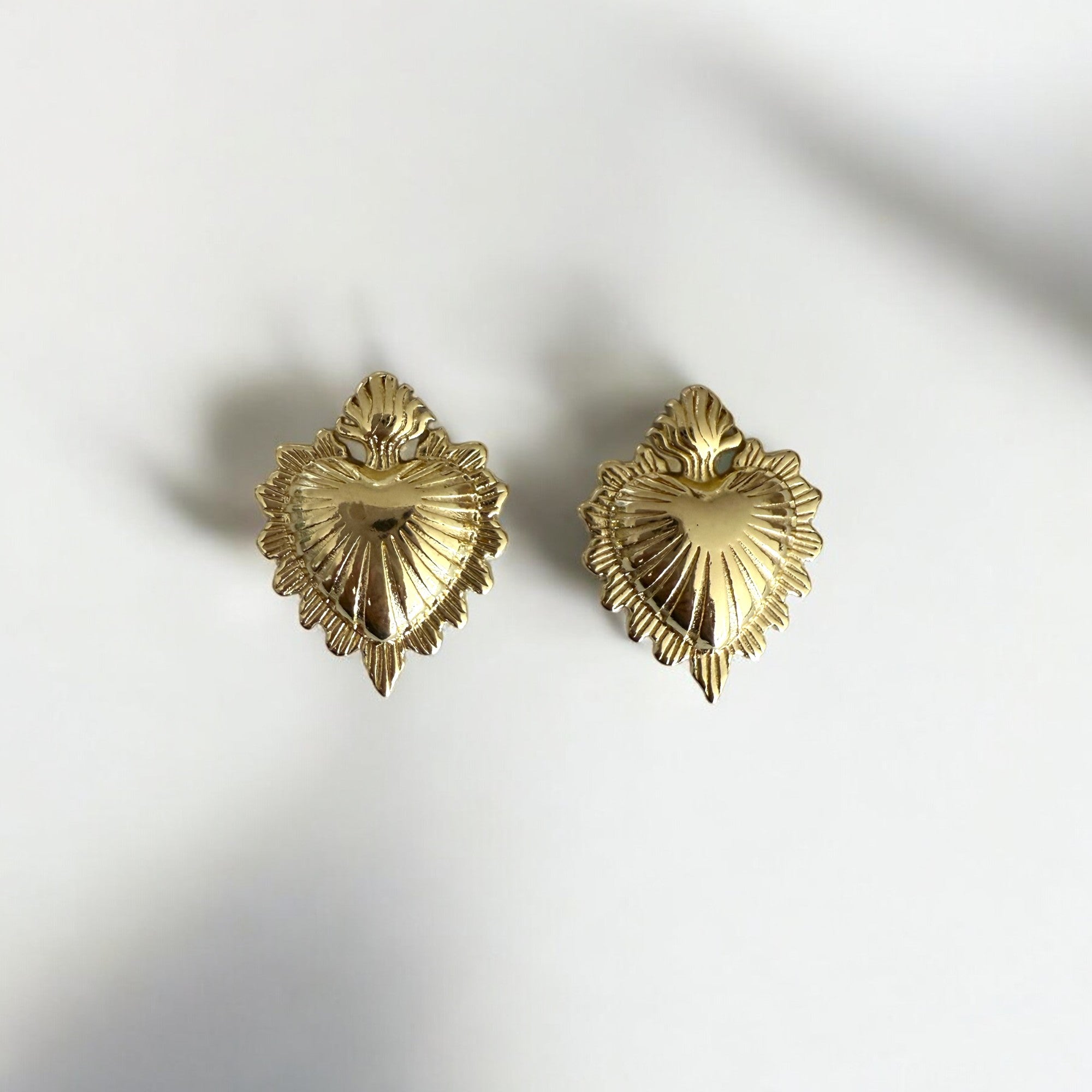 aretes de corazon exvoto dorado