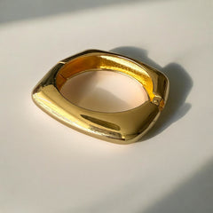 Brazalete Cuadrado con Bordes Redondeados Dorado