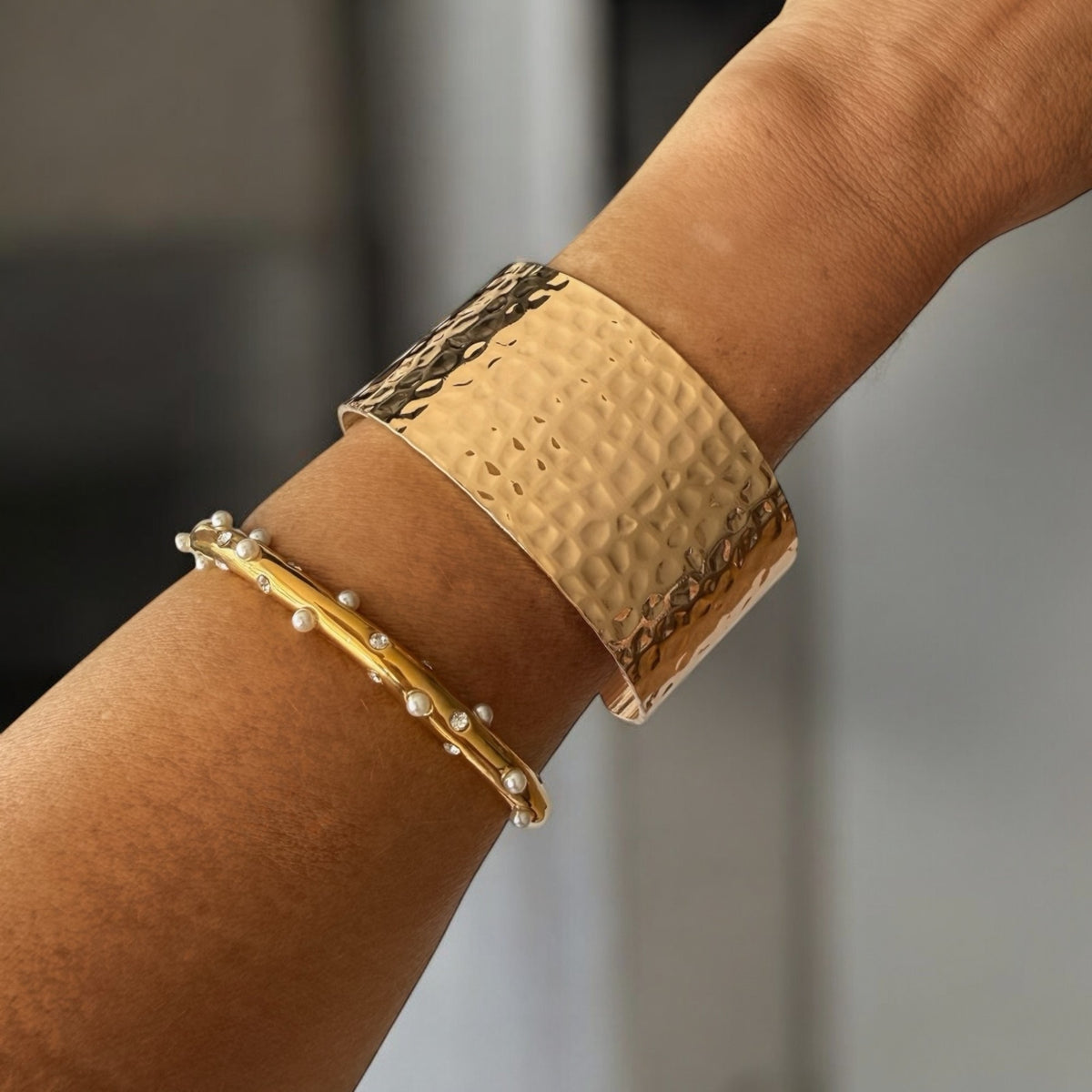 Brazalete Labrado de Acero Inoxidable Dorado y Plateado