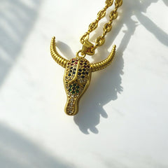 Collar de Acero Bañado en Oro con Dije de Toro y Circones