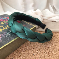 Diadema trenzada de seda color verde oscuro