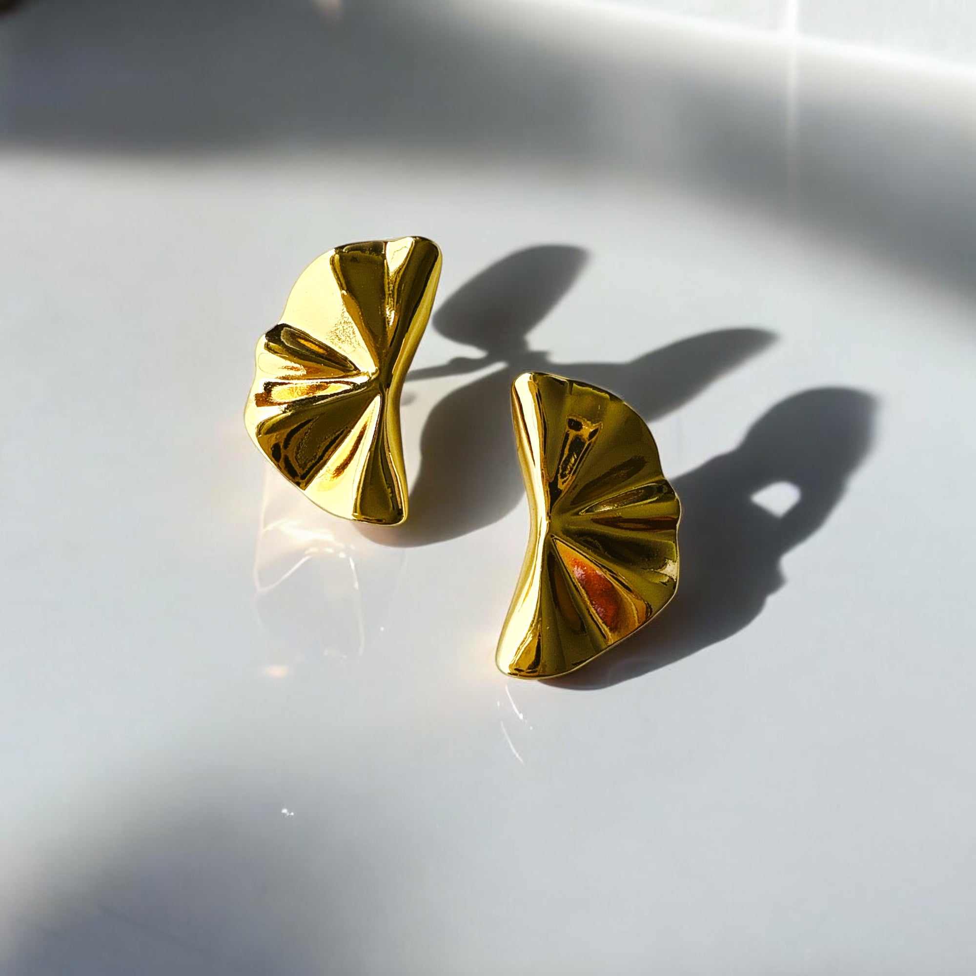 aretes acero origami diseño minimalista dorado
